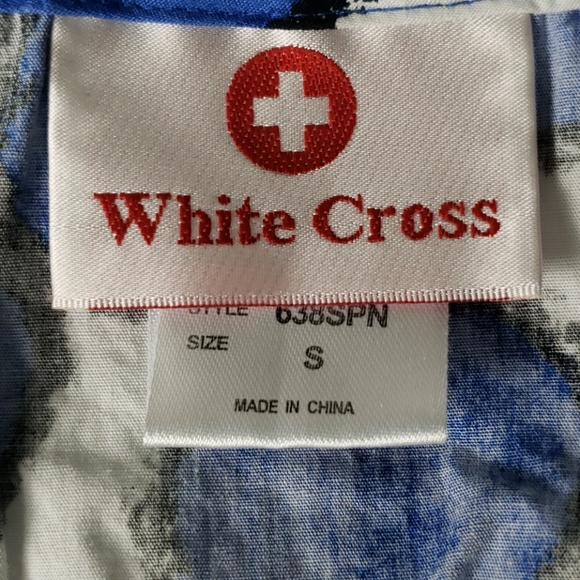 White Cross Graphic Blue Dot Srub Small - Picture 7 of 8